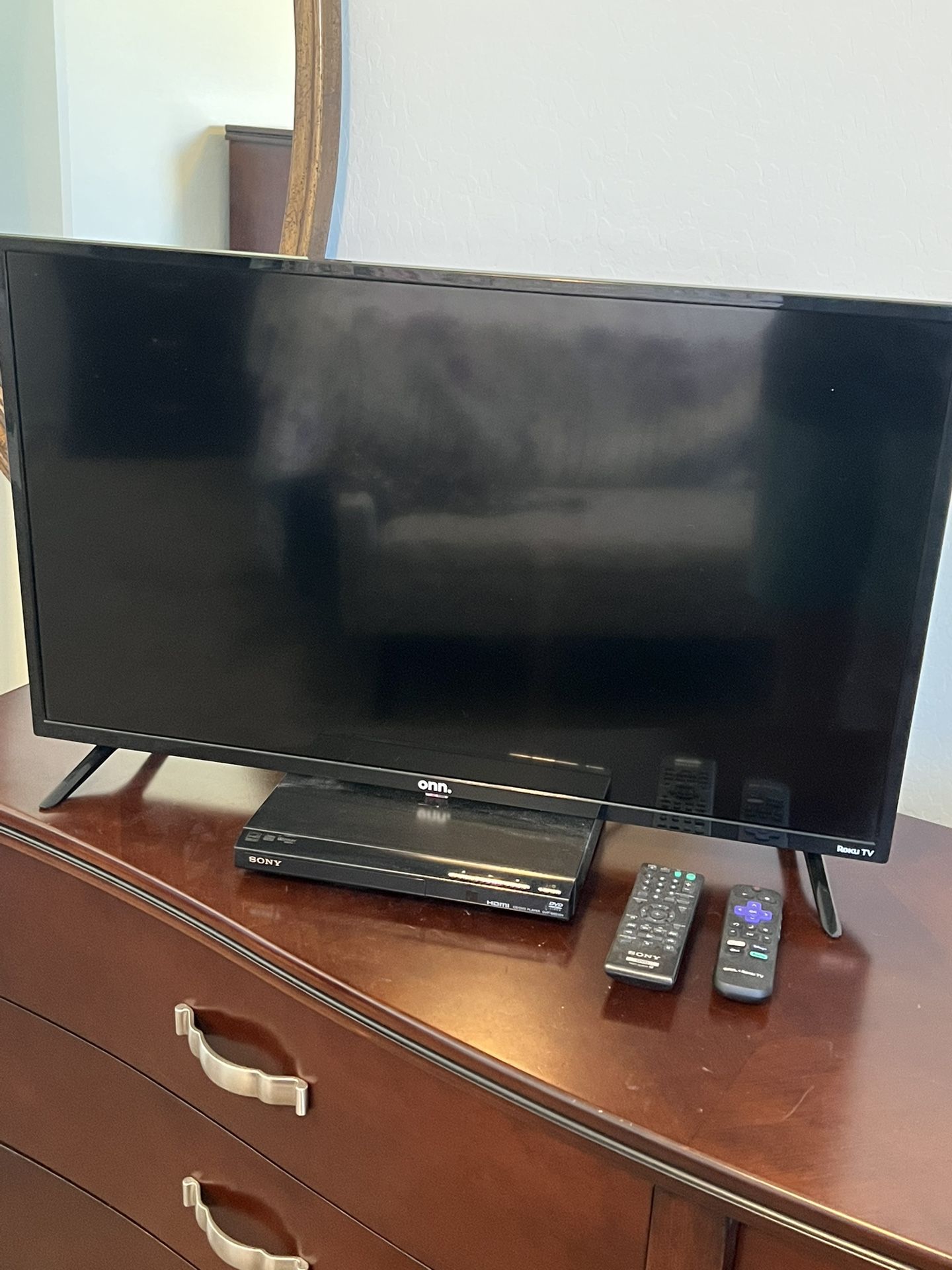 Roku 32" Smart TV and Sony Dolby Digital HDMI CD/DVD Player