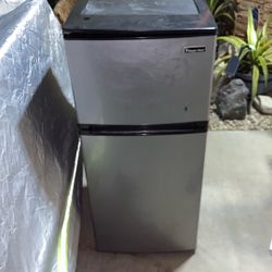 Magic Chef Mini Fridge 