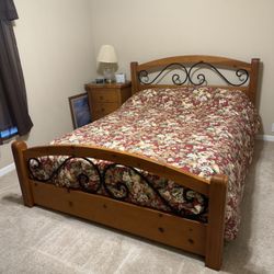 Bedroom Set - Queen $200