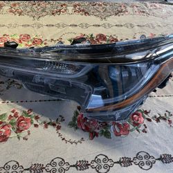 2019-22 Toyota Corolla Driver Side Headlight 