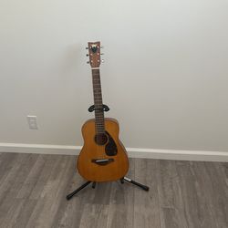 Yamaha Acoustic Guitar – Great Sound – Perfect for Beginners or Intermediate