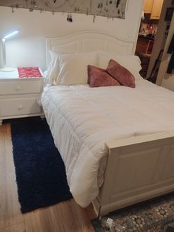 !!!WHITE BEDROOM SET!!!