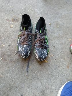 Mistre Strike Soccer Shoes Size 7