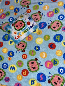 Small Blanket & Pillow Coco melon 