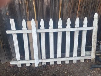 8’ white Picket fence
