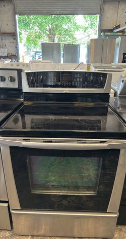 Whirlpool Stainless Steel Electric Range Smooth Top