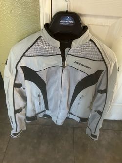 3 Chamarras para motorcycle muy buenas Condiciones size L $100 cada Una obo