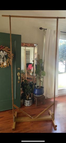 Wood Back Drop Stand
