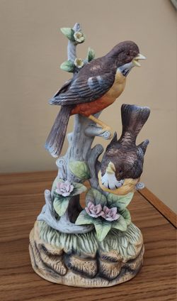 Vintage 1985 Arnart Imports Ceramic Figurine Brown Robin Birds Music Box Made in Taiwan 
