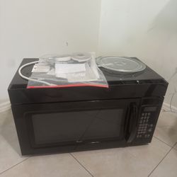 BRAND NEW! Whirlpool Microwave