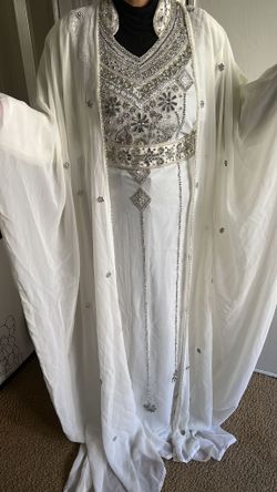 White Abaya Caftan With Stones.