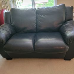 RECLINER CHAIR AND LOVESEAT GENUINE ITALIAN LEATHER EXCELLENT CONDITION 