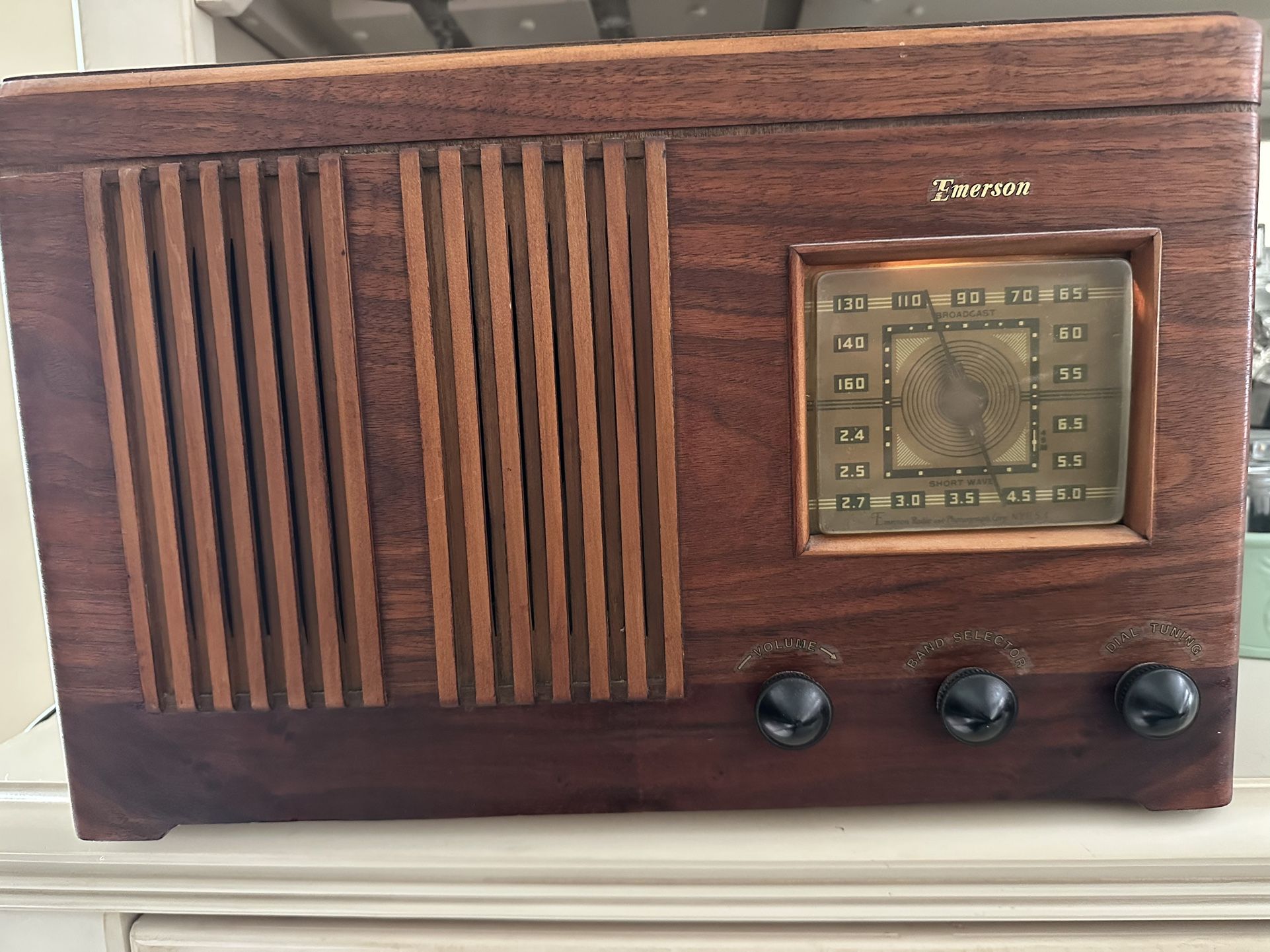 Beautiful Antique Vacuum tube Radio