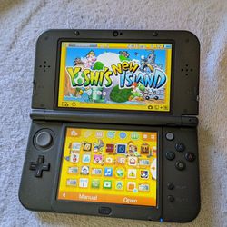 New Nintendo 3DS XL W/ Yoshi's Island Game 