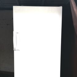 FREEZER 110V EXCELLENT CONDITION AND VERY CLEAN 