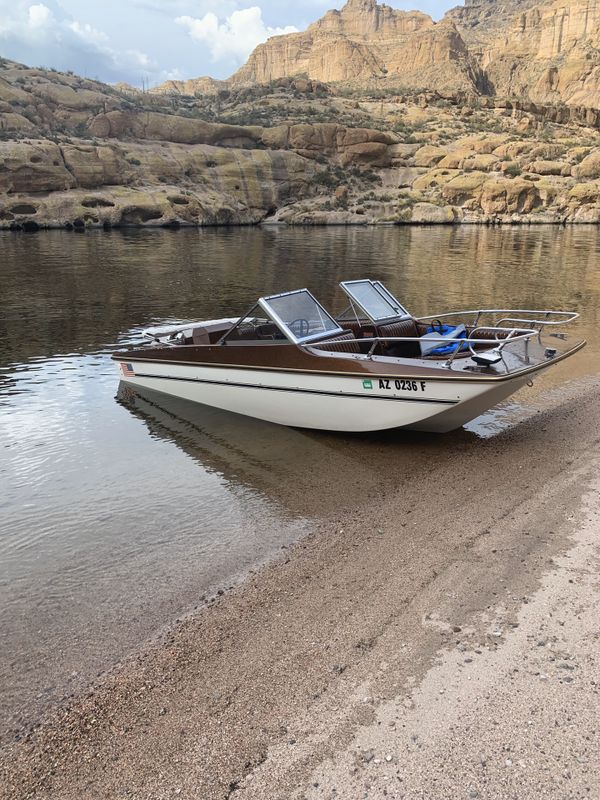 1977 inboard outboard boat 602-(909)-(0390)