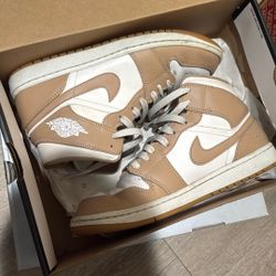Jordan 1 Mid