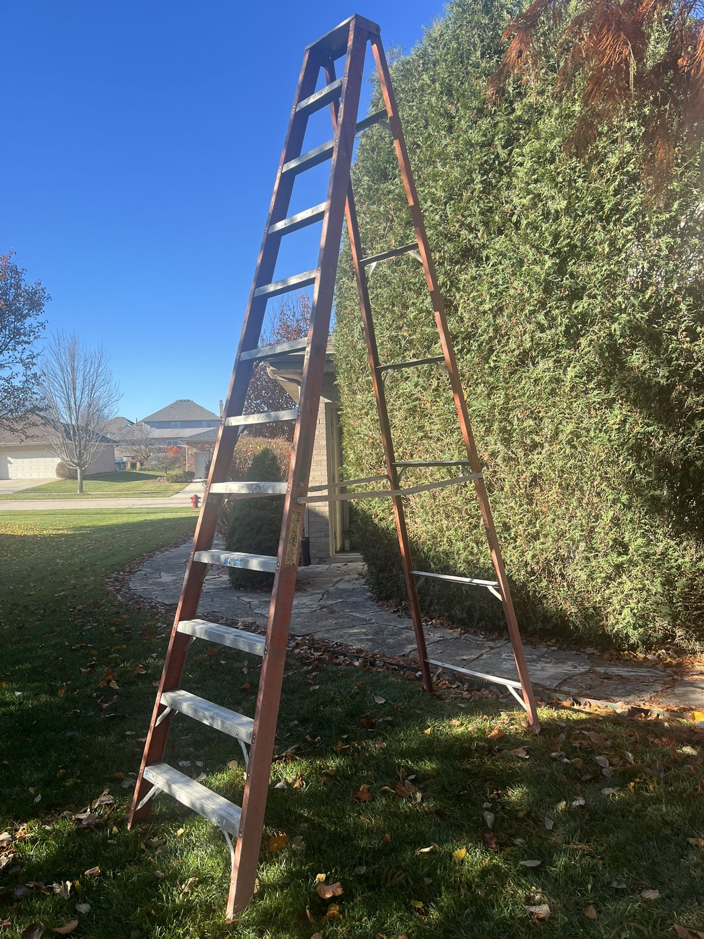 12’ Heavy Duty Fiberglass Step Ladder