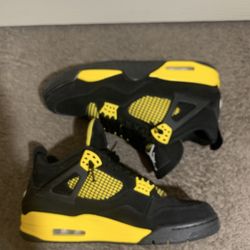 Air Jordan Retro 4 Thunder