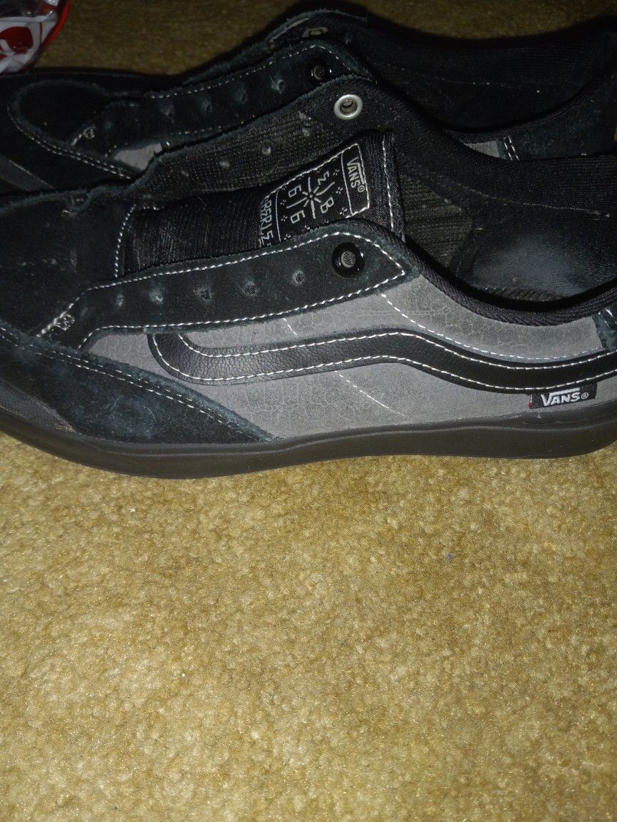 Men's Van's Shoes Size 10.5