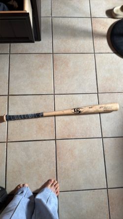 Used Louisville Slugger Bat 32