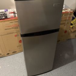 Refrigerator 7.5 Cu Ft New 