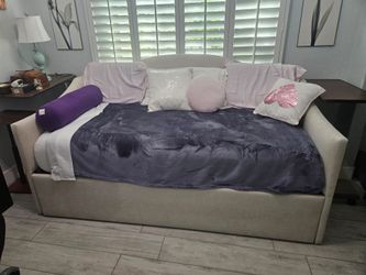 Day Bed / Trundle Bed