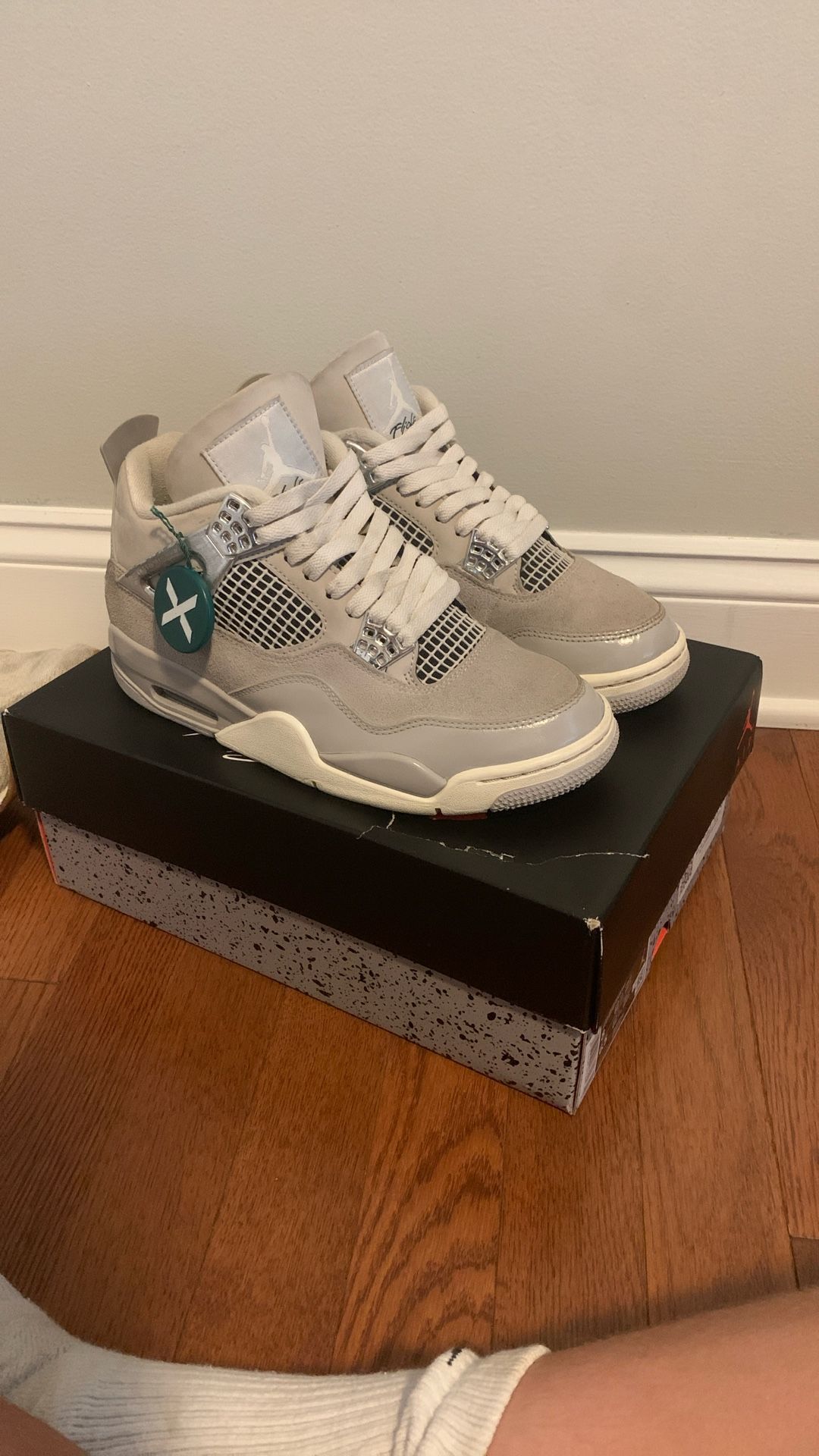 Nike Jordan 4 Retro Frozen Moments Size 6 (in Men’s )