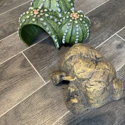 2 Reptile Hides
