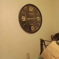 Antique De Paris Clock