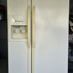 Refrigerator (Whirlpool)