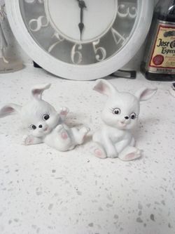 Ceramic Bunny Decoration