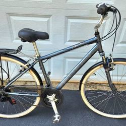 700c Hybrid/Comfort Aluminum Bike