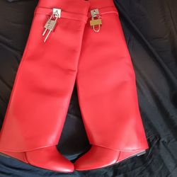 Givencgy Shark Lock Hoots