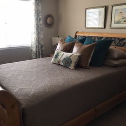 Oak Queen Sleigh Bed w/Nightstand