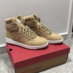 Levi’s High top Sneakers, Women’s Size 7, Camel Color