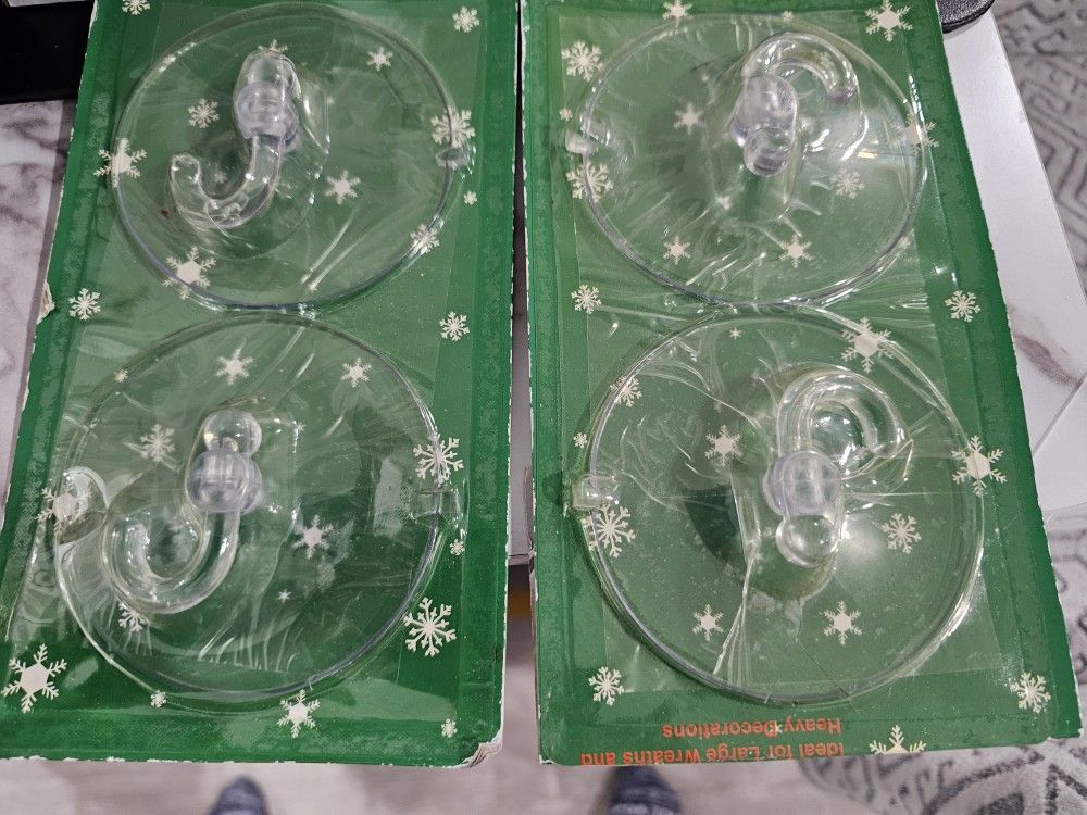 Giant window suction with hook for hanging wreath, decoration, etc.