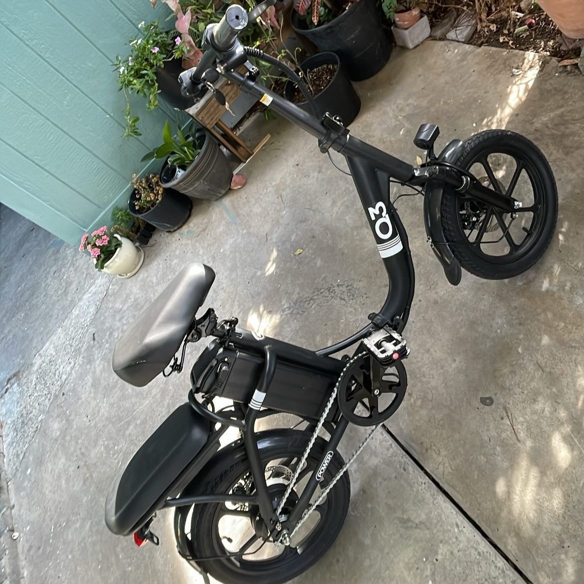 Black Q3 IOS Electric Folding Bike