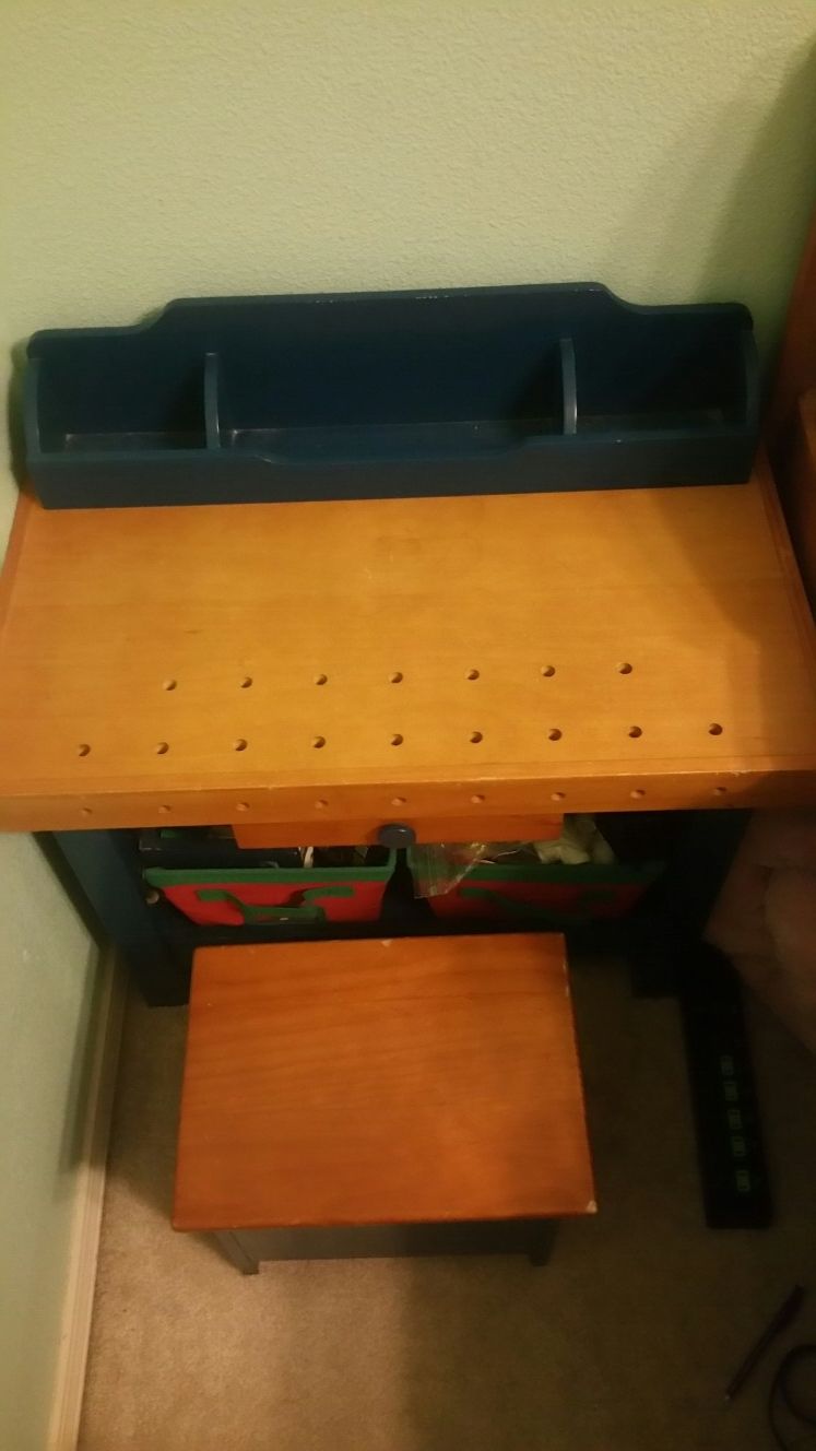 Kids desk