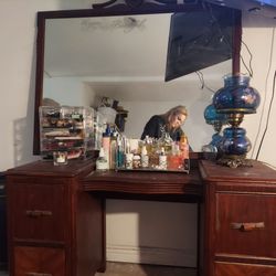 Dresser vanity