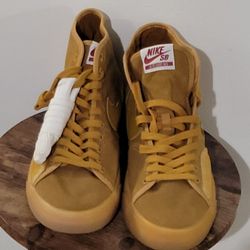 Nike SB Blazer Court Mid Premium "Desert Ochre Gum". 