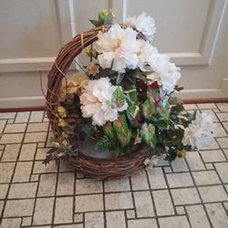 Vintage Hudson's Wicker Flower Basket Arrangement/19 Inches Tall/17 Inches In Diameter 