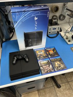PlayStation 4 Console 500GB W/ Controller + Games