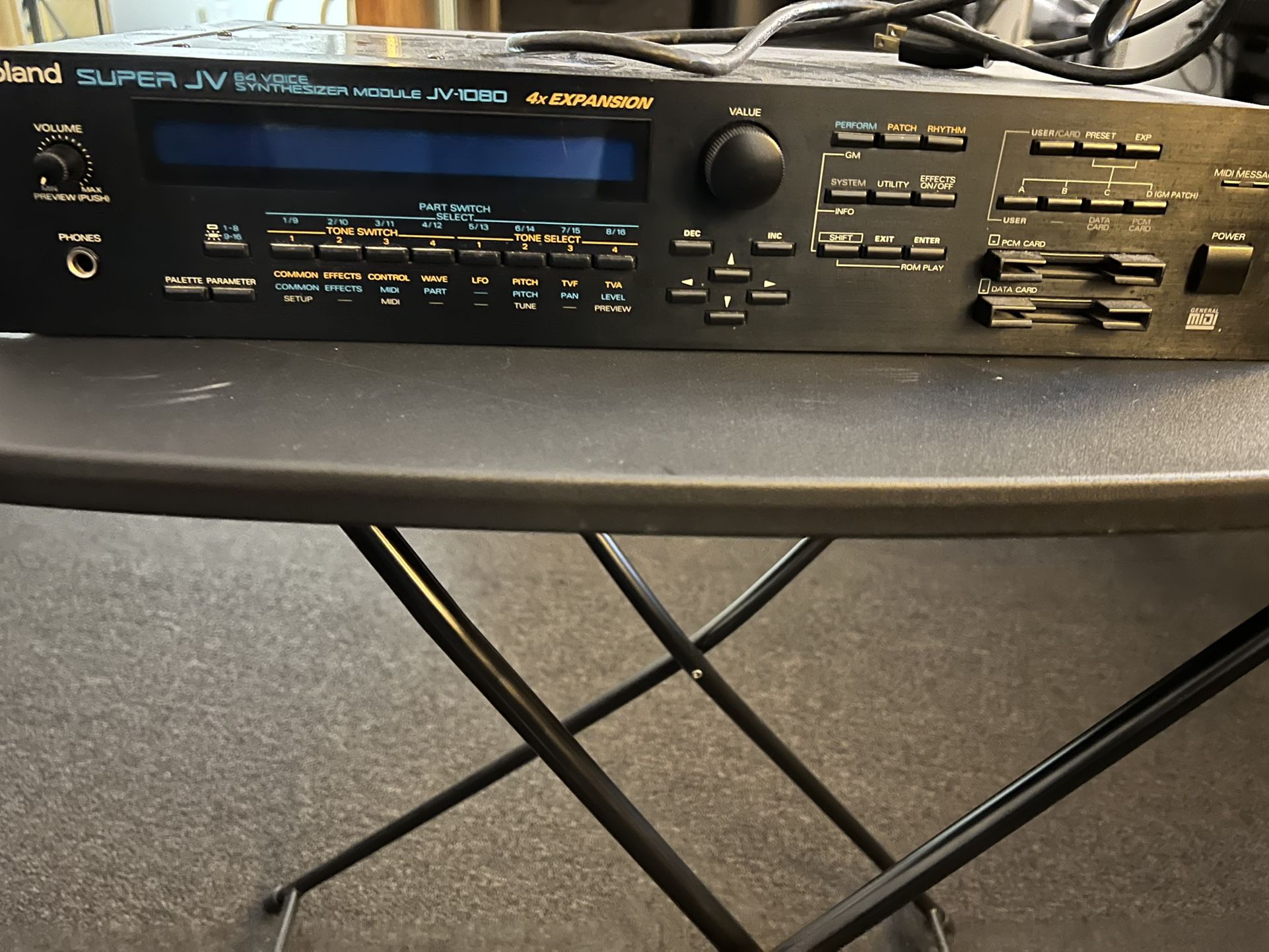 Roland Super JV 1080 Synthesizer