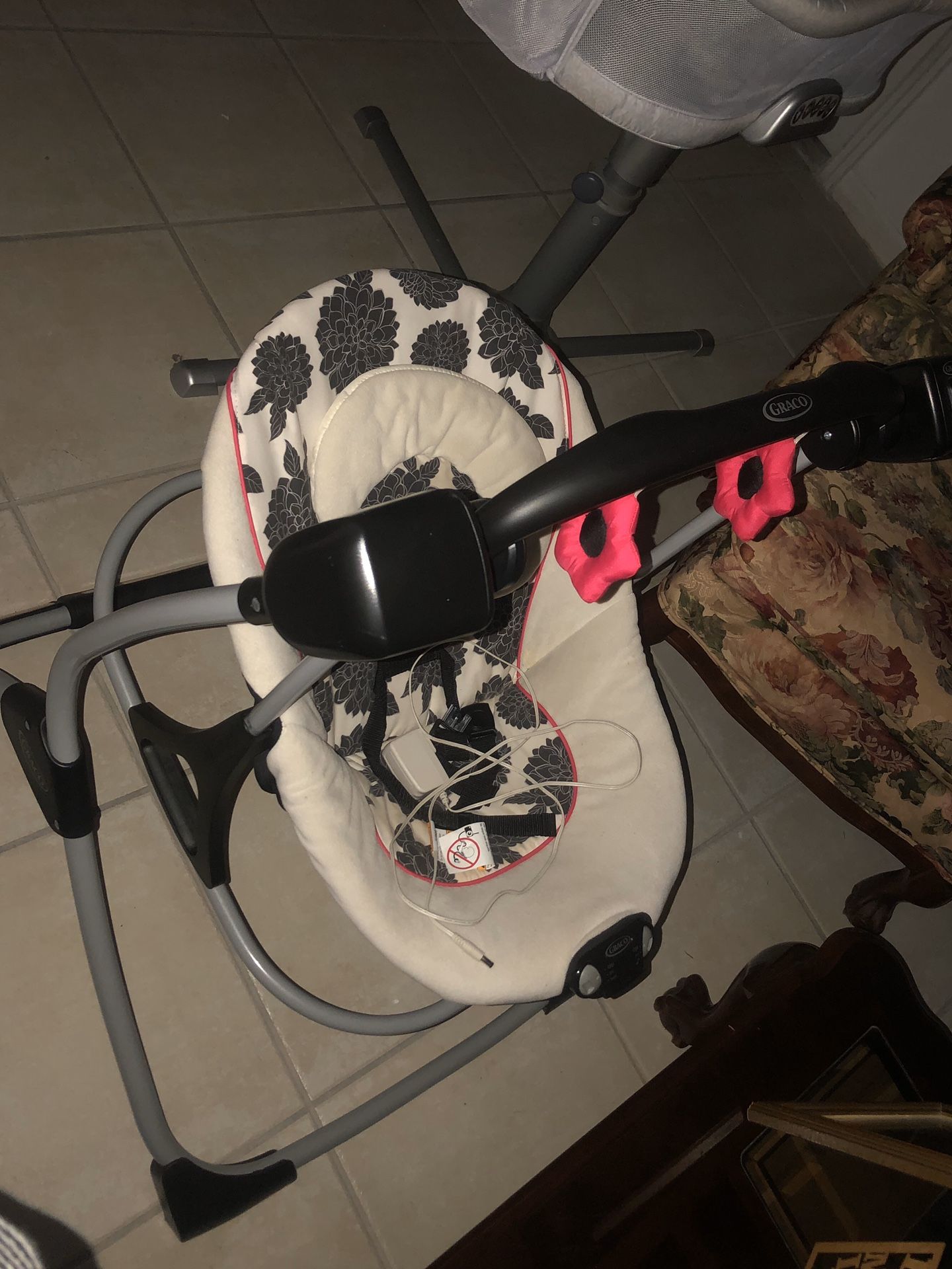 Graco swing for baby girl with adjustable height