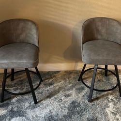 ✨ Set of 2: Steve Silver Anaheim Swivel Bar Stools - Pristine Grey ✨