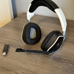 🎧 Corsair VOID RGB ELITE Wireless Gaming Headset – White
