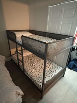 Twin Bunkbed