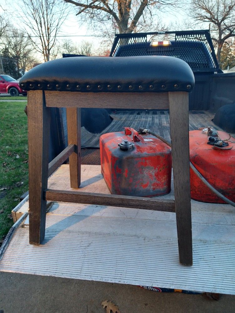 Saddle Stools Read Ad 