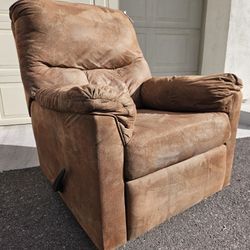 ASHLEY FURNITURE RECLINER CHAIR